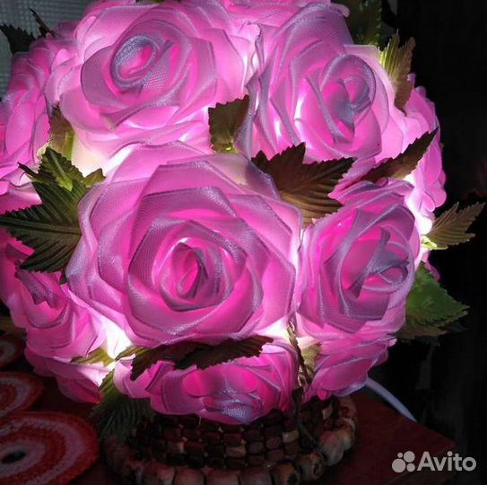 Светильник из цветов из лент