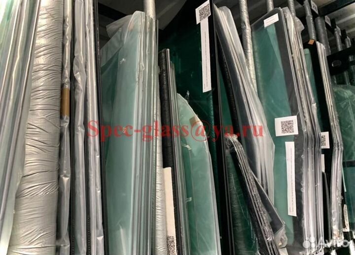 Стекло кабины New Holland LW 80