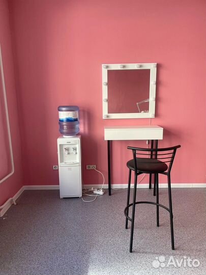 Гримерное зеркало со столом
