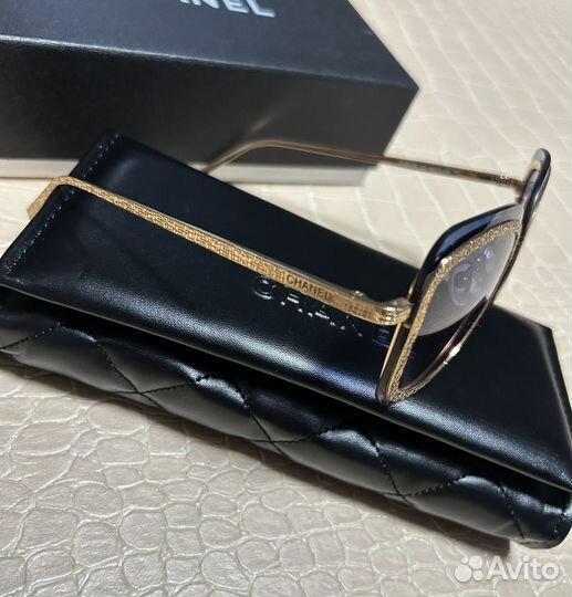 Солнцезащитные очки Chanel