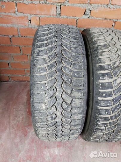 Bridgestone Blizzak Spike-01 215/55 R17