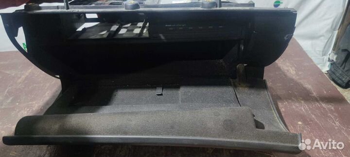 Бардачок с CD чейнджером Audi A8 d3