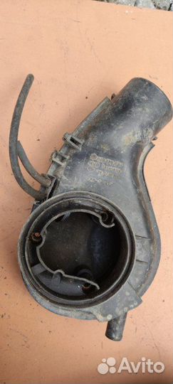 Патрубок воздушного фильтра Volkswagen Golf 3 1994