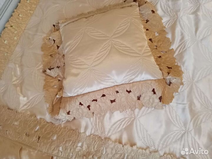 Покрывало с подушками комплект