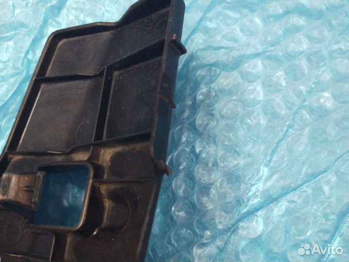 Дефлектор радиатора Королла 150 левый 2010-2013