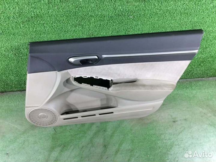 Обшивка двери передняя правая Honda Civic FD1 R18A