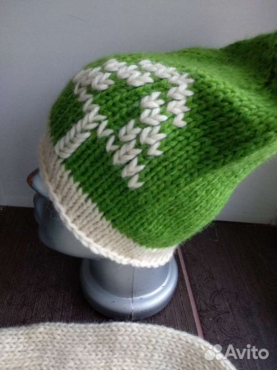 Шапка и варежки новые