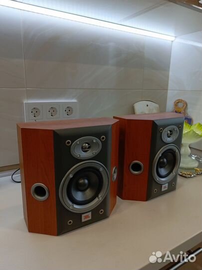 Полочная акустика JBL