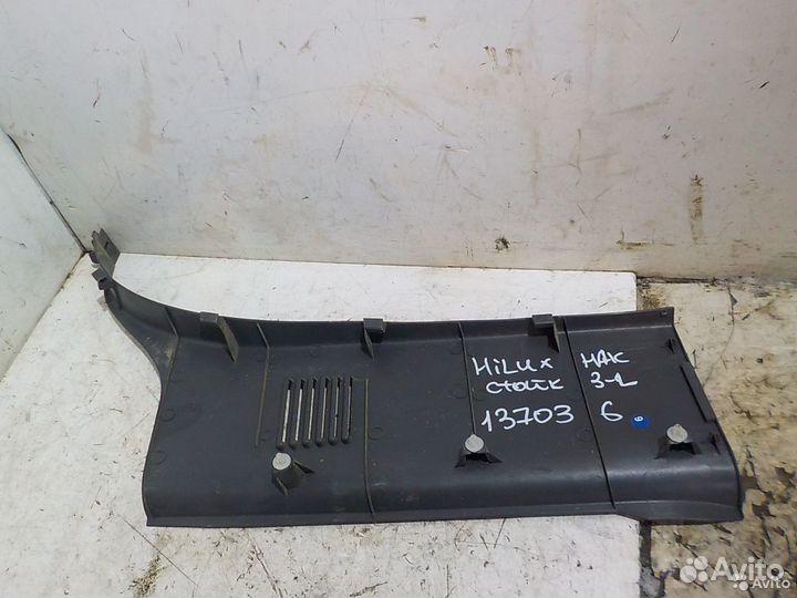 Накладка стойки задняя левая Toyota Hilux