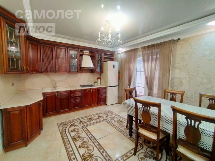 Дом 270 м² на участке 3,7 сот.