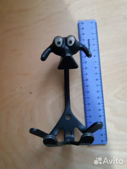 Крючок вешалка собачка