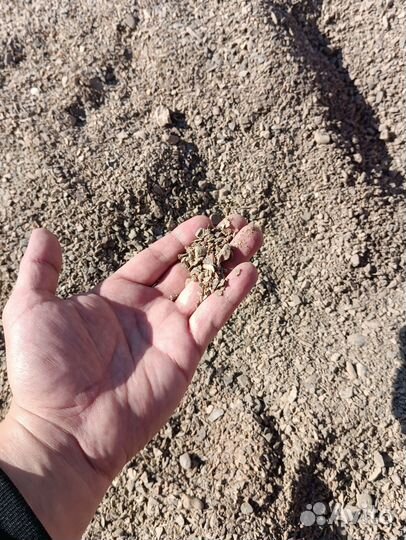 Небольшой объем песка, щебня, асф.крошки