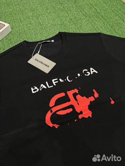 Футболка Balenciaga