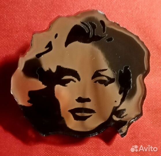 Брошь Мерлин Монро