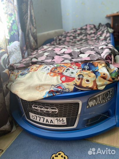 Детская кровать машинка с матрасом бу