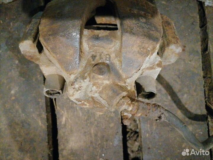 Суппорт тормозной передний правый Mazda 3