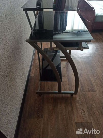 Стол (стекло)