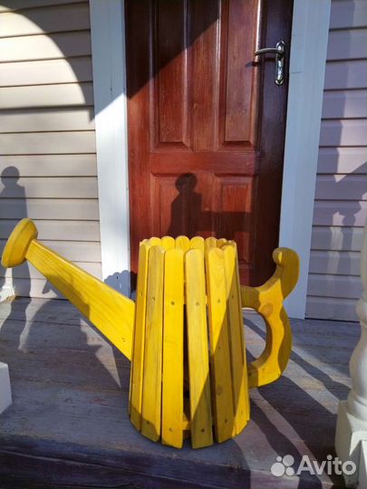 Лейка, тележка декоративные изделия для сада