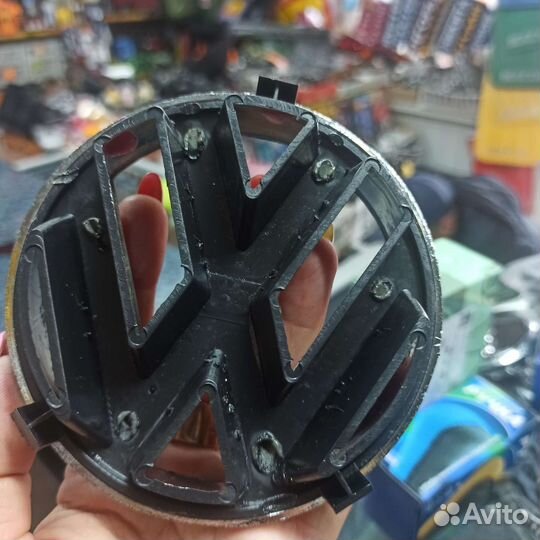 Передняя эмблема vw Пассат В5