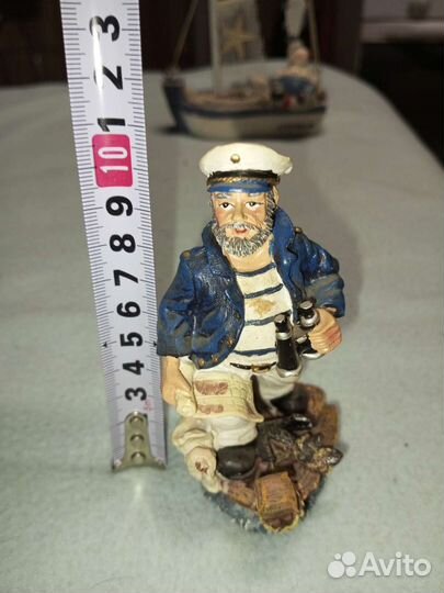 Коллекция фигурок рыбаков