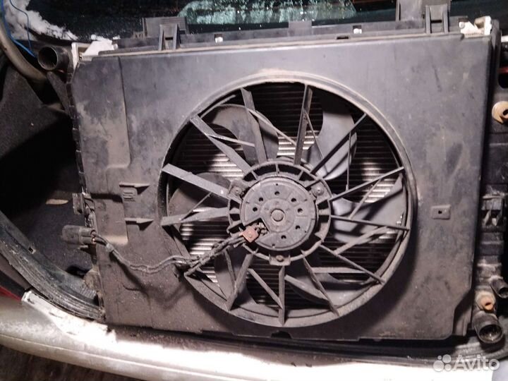 Радиатор охлаждения на mercedes 210