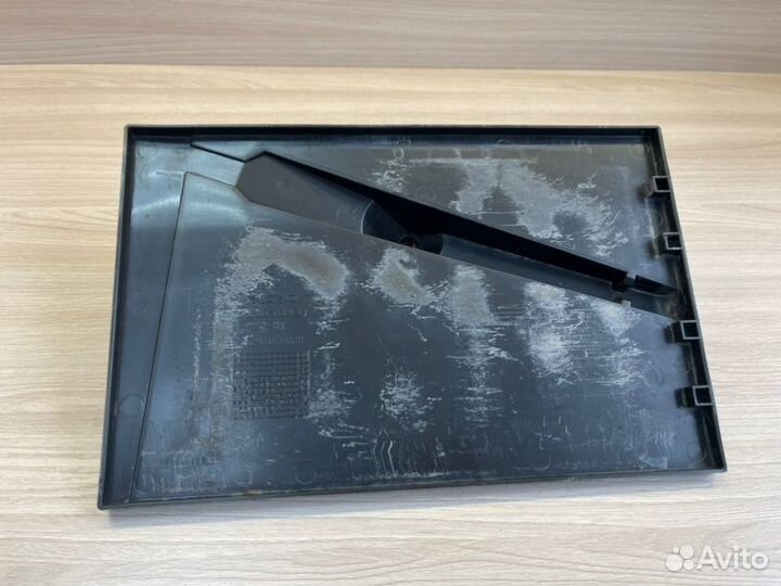 Площадка аккумулятора передняя Renault Duster