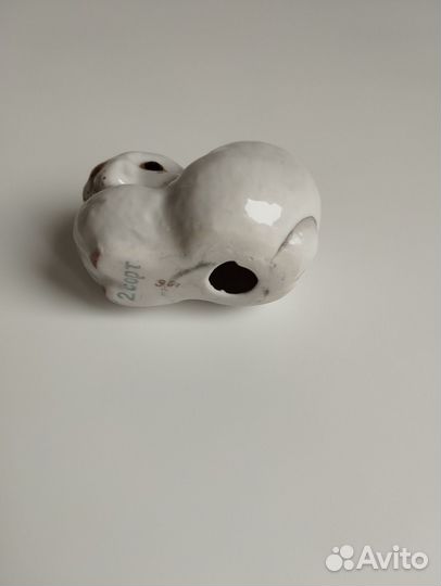 Фарфоровая статуэтка зайчик