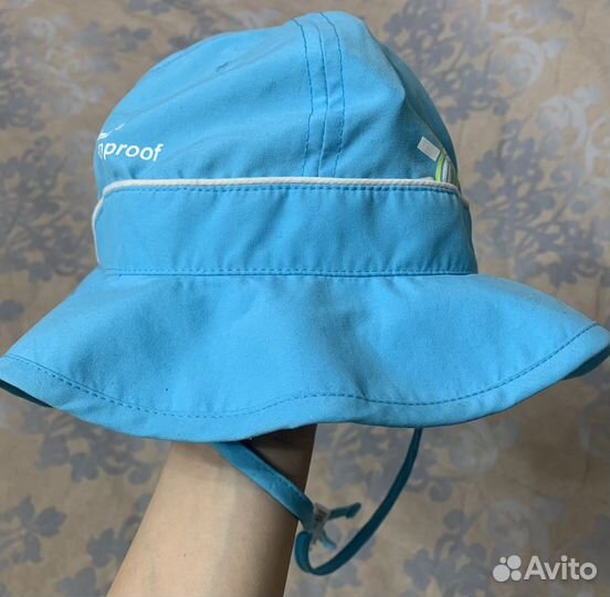 Солнцезащитная футболка, купальные плавки на дев