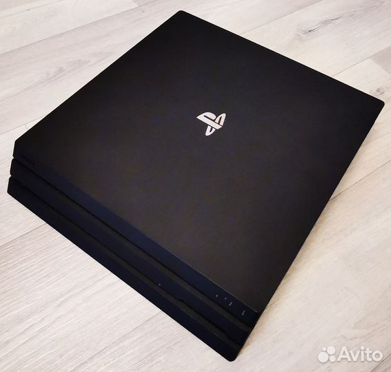 Sony PS4 Pro 1tb / 2 геймпада / док станция / игры