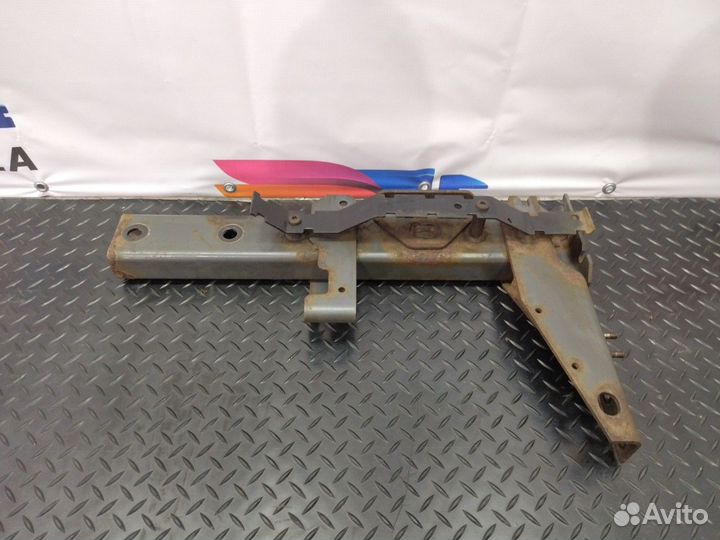 1686536 Кронштейн крыла переднего левого