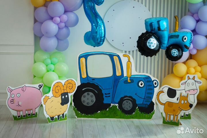 Фотозона синий трактор