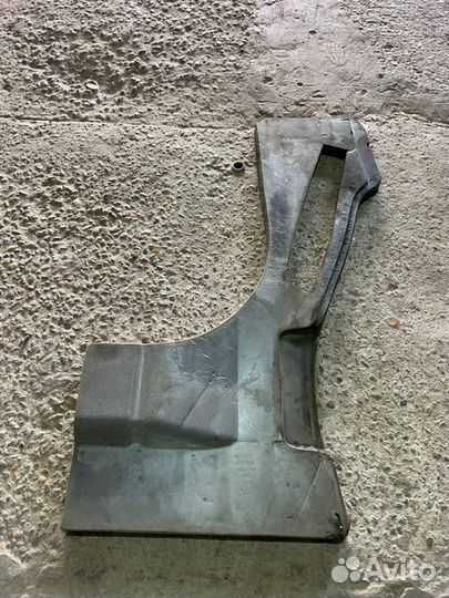 Наполнитель багажника задний правый Ford Mondeo