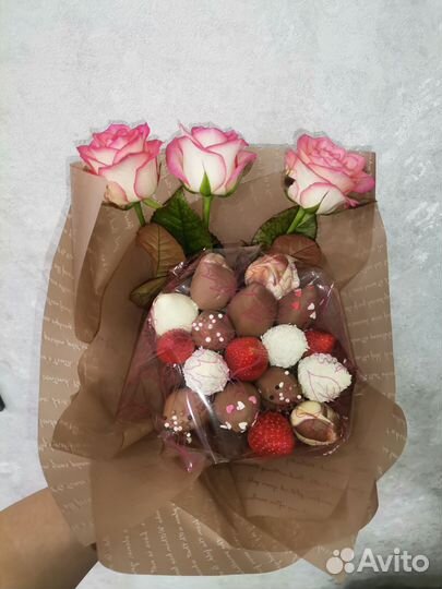 Шоколадные розы клубника из шоколада ручной работы