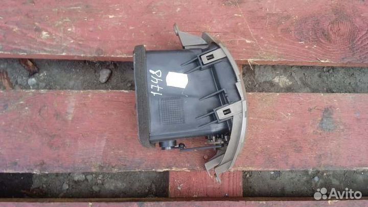 Дефлектор в торпедо левый Nissan Pathfinder R51