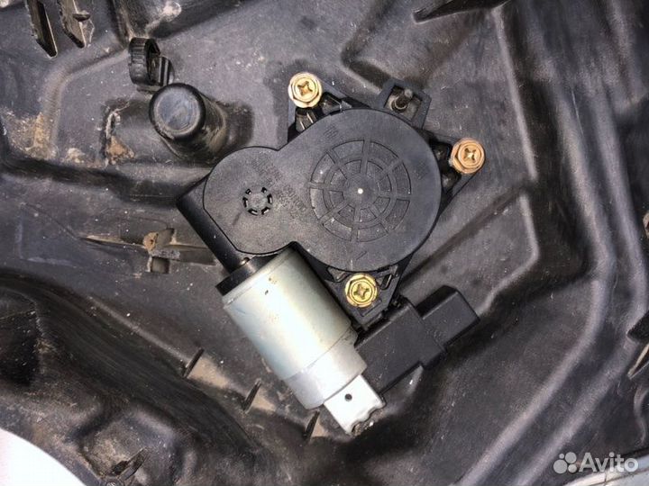 Панель двери передний левый Mazda Atenza GG3P L3C1