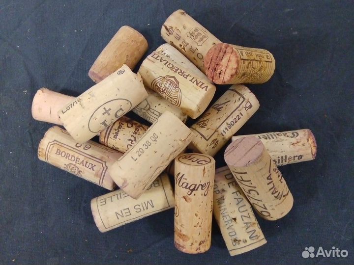 Пробки разные. Много