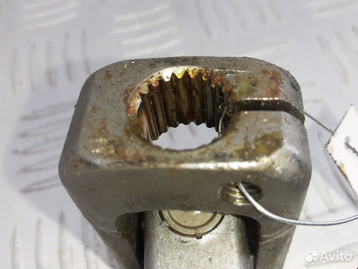 Рулевой карданчик Volkswagen Golf 3 1999