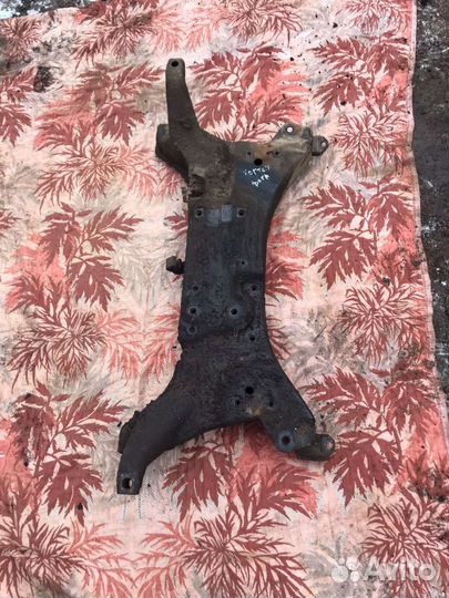 Передний подрамник chery fora vortex estina