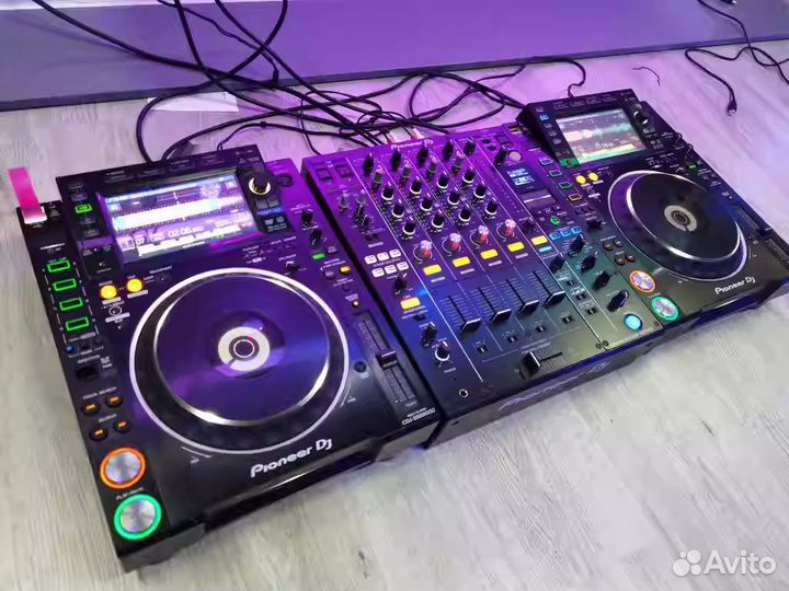 Pioneer CDJ 2000 nxs2 + DJM 900 nxs2