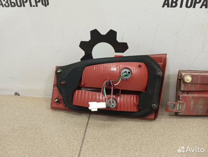 Фонарь крышки багажника задний Toyota Vista Ardeo