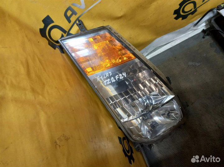 Фара правая Nissan Atlas TZ2F24