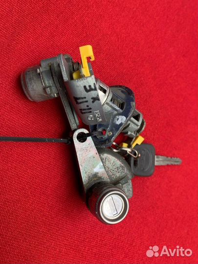 Личинки дверей Hyundai Elantra XD G4GC 2002