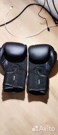 Боксерские перчатки,10oz