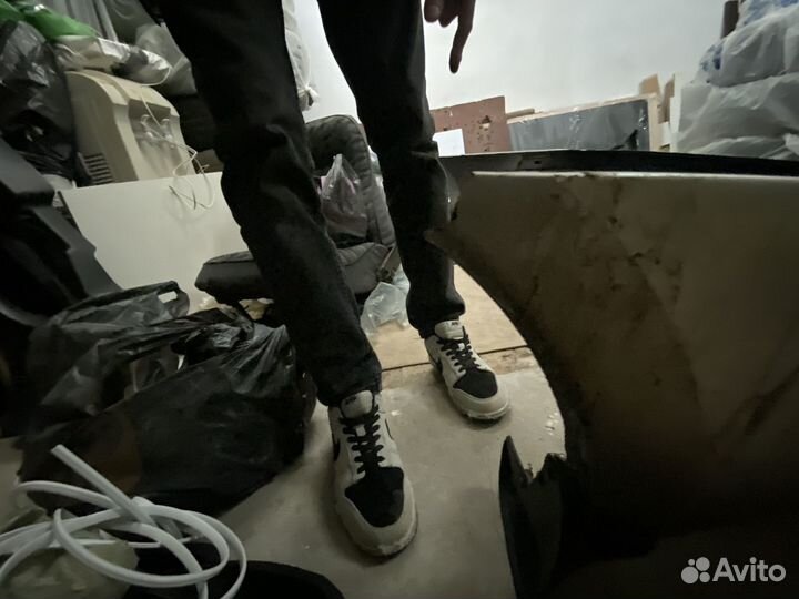 Бампер задний mitsubishi carisma