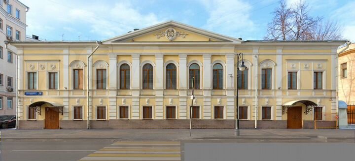 Представительский особняк класса А+, 1834 м²