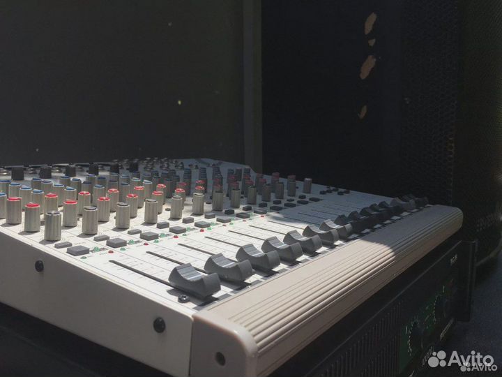 Микшерный пульт Wharfedale Pro R-2004