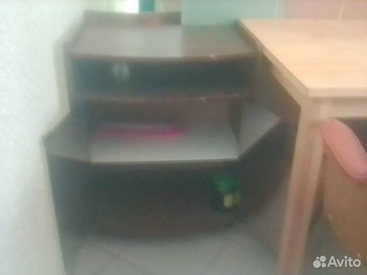 Тумба-шкаф с 2 распашными зеркал.дв. на колесах бу