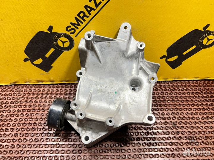 Кронштейн компрессора кондиционера Mercedes Benz