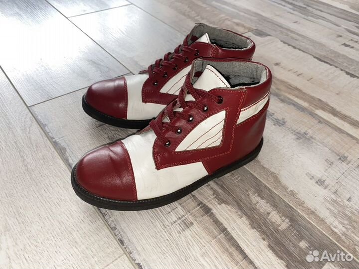 Красивые кожаные ботинки