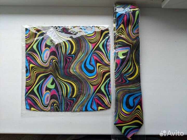 Комплект: галстук+платок (новое)